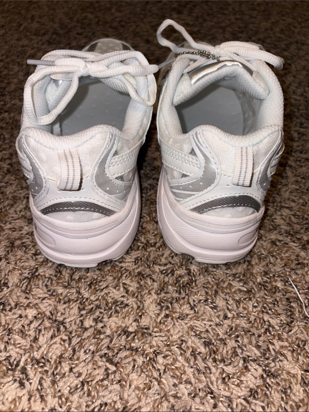 New Balance White and Silver Polka-Dot Athletic Sneakers WOMENS 9 MENS 7.5 - Picture 5 of 9